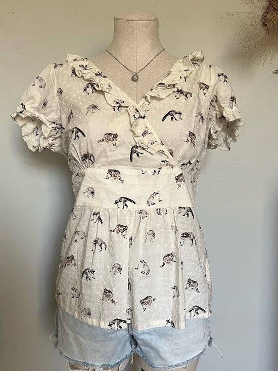 Anthropologie Tops - Anthropologie Rebekah Maysles Cream Racoon Print Ruffle Blouse